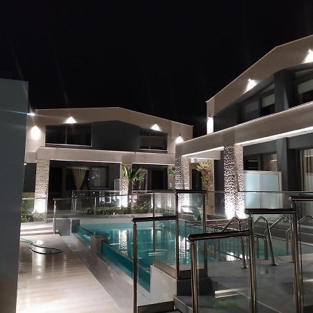 Amalia Deluxe Villas Vrasná エクステリア 写真