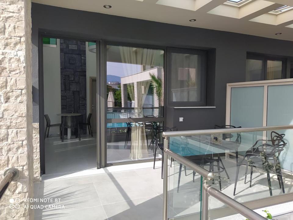 Amalia Deluxe Villas Vrasná エクステリア 写真