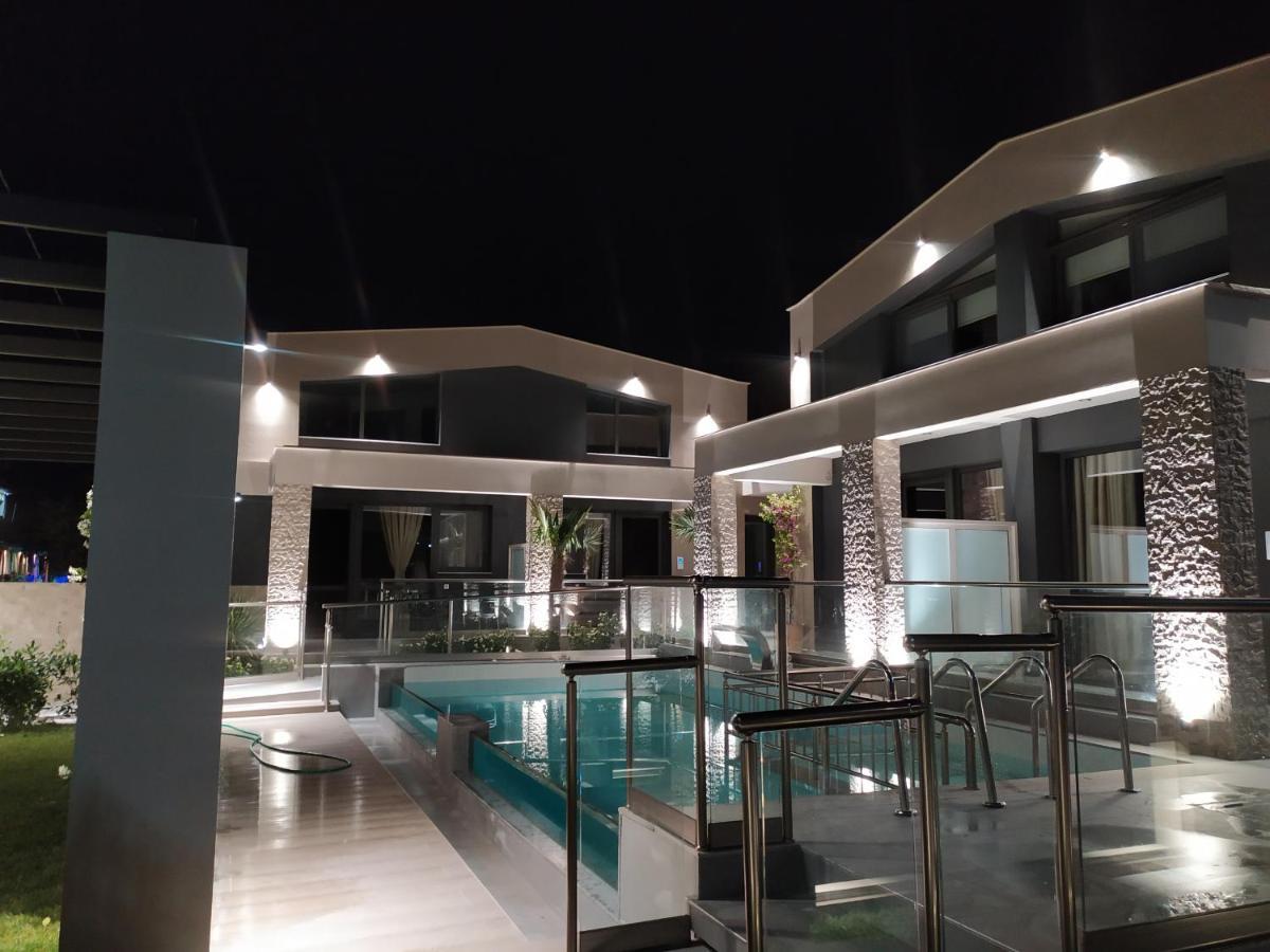 Amalia Deluxe Villas Vrasná エクステリア 写真
