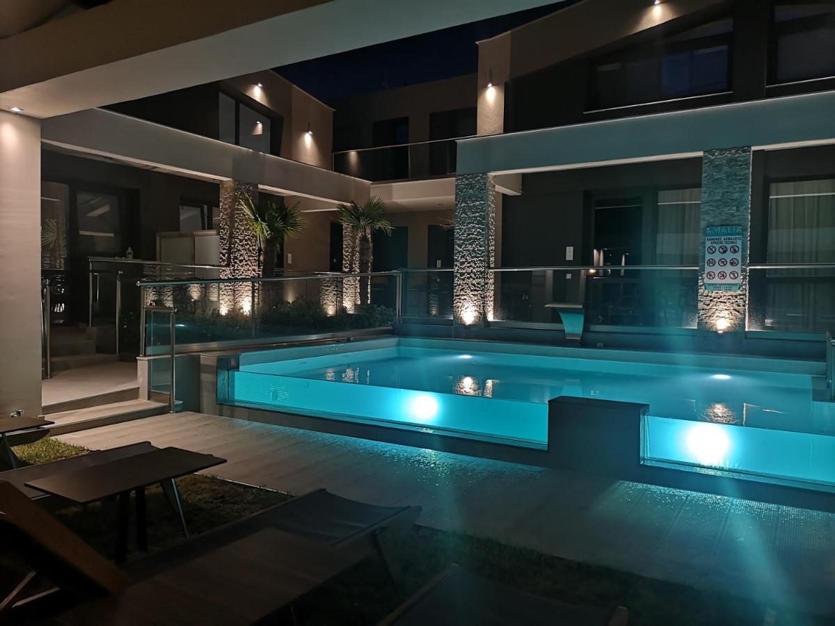 Amalia Deluxe Villas Vrasná エクステリア 写真