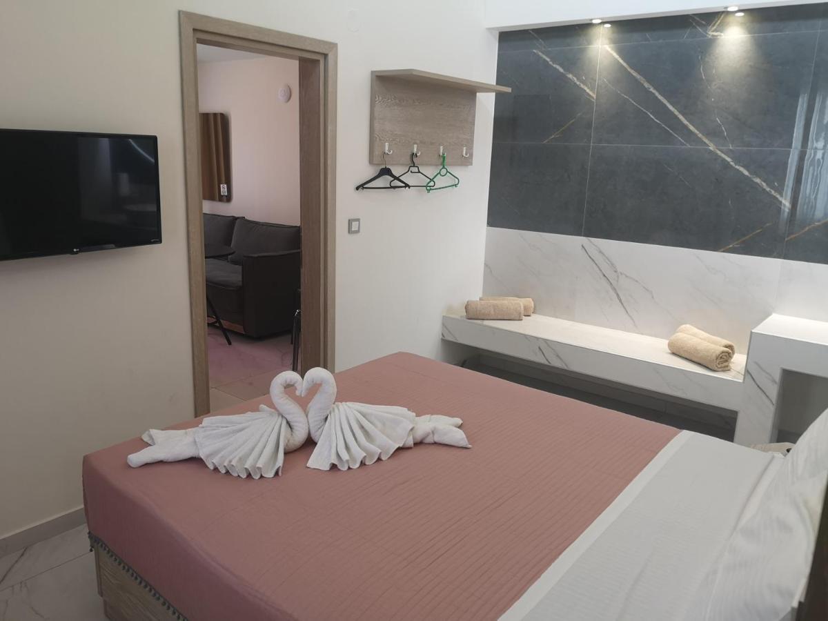 Amalia Deluxe Villas Vrasná エクステリア 写真